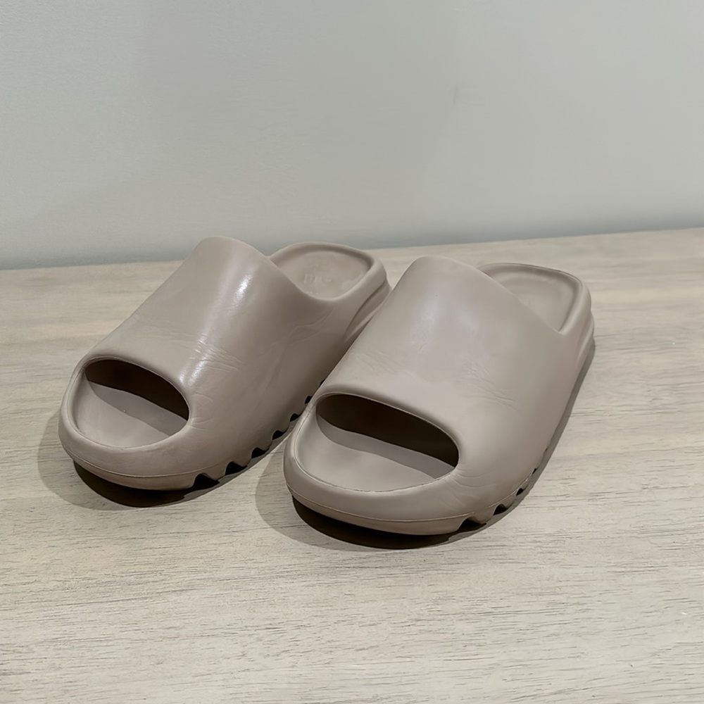 Authentic size 8 (womens ) yeezy slides NO BOX